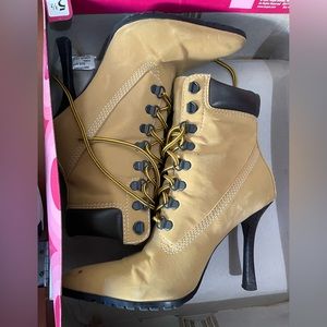 Lace up heeled boots